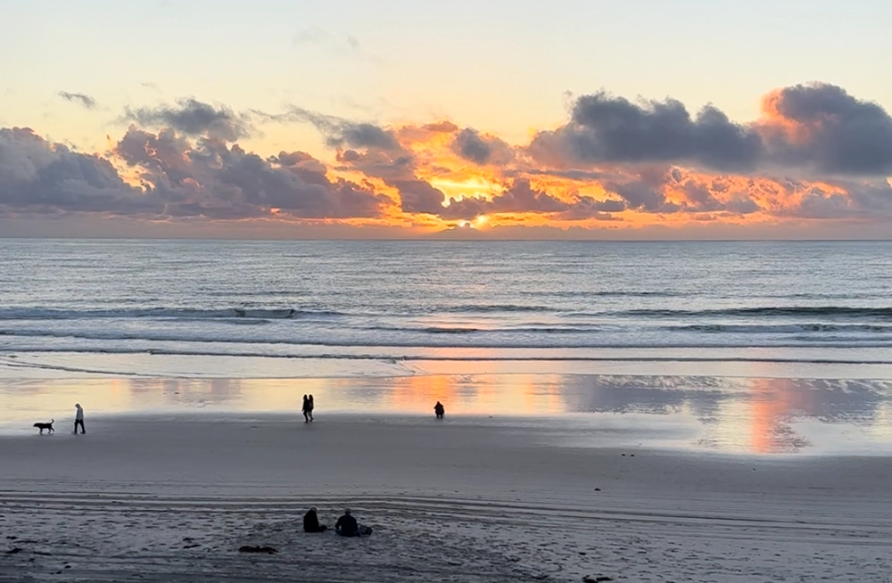 Pacific Beach sunset over the ocean in San Diego